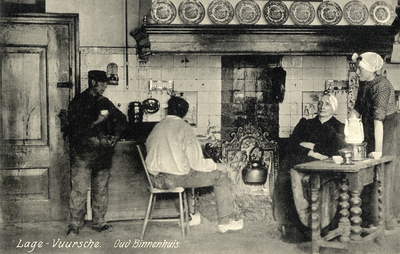 15213 Interieur van het logement Van Oosterom (Dorpsstraat 2) te Lage Vuursche (gemeente Baarn): de keuken met schouw ...